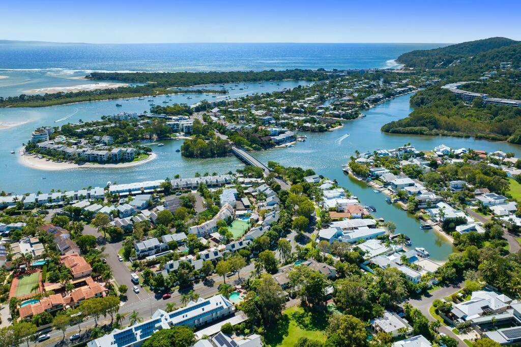 Stylish Townhouse, Private Courtyard Walk To Beach Noosaville Exterior foto