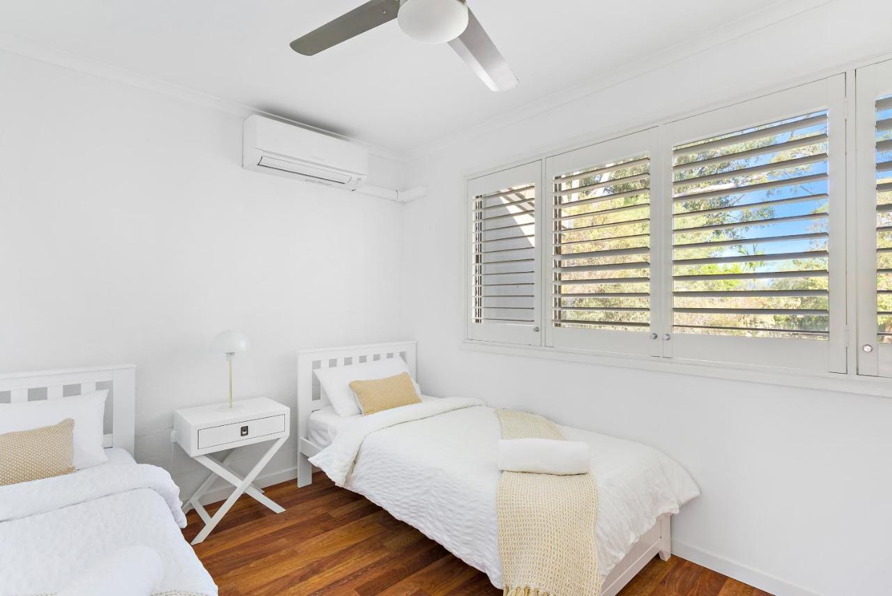 Stylish Townhouse, Private Courtyard Walk To Beach Noosaville Exterior foto