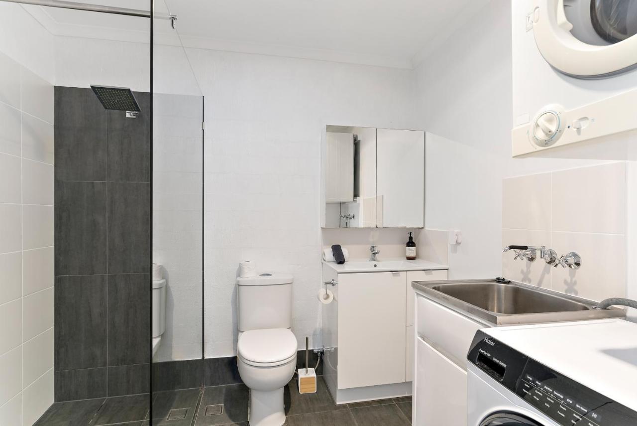 Stylish Townhouse, Private Courtyard Walk To Beach Noosaville Exterior foto