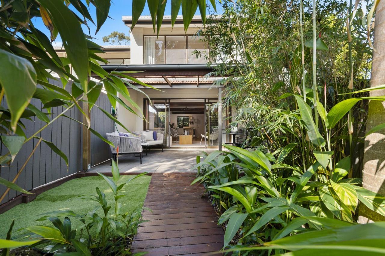Stylish Townhouse, Private Courtyard Walk To Beach Noosaville Exterior foto